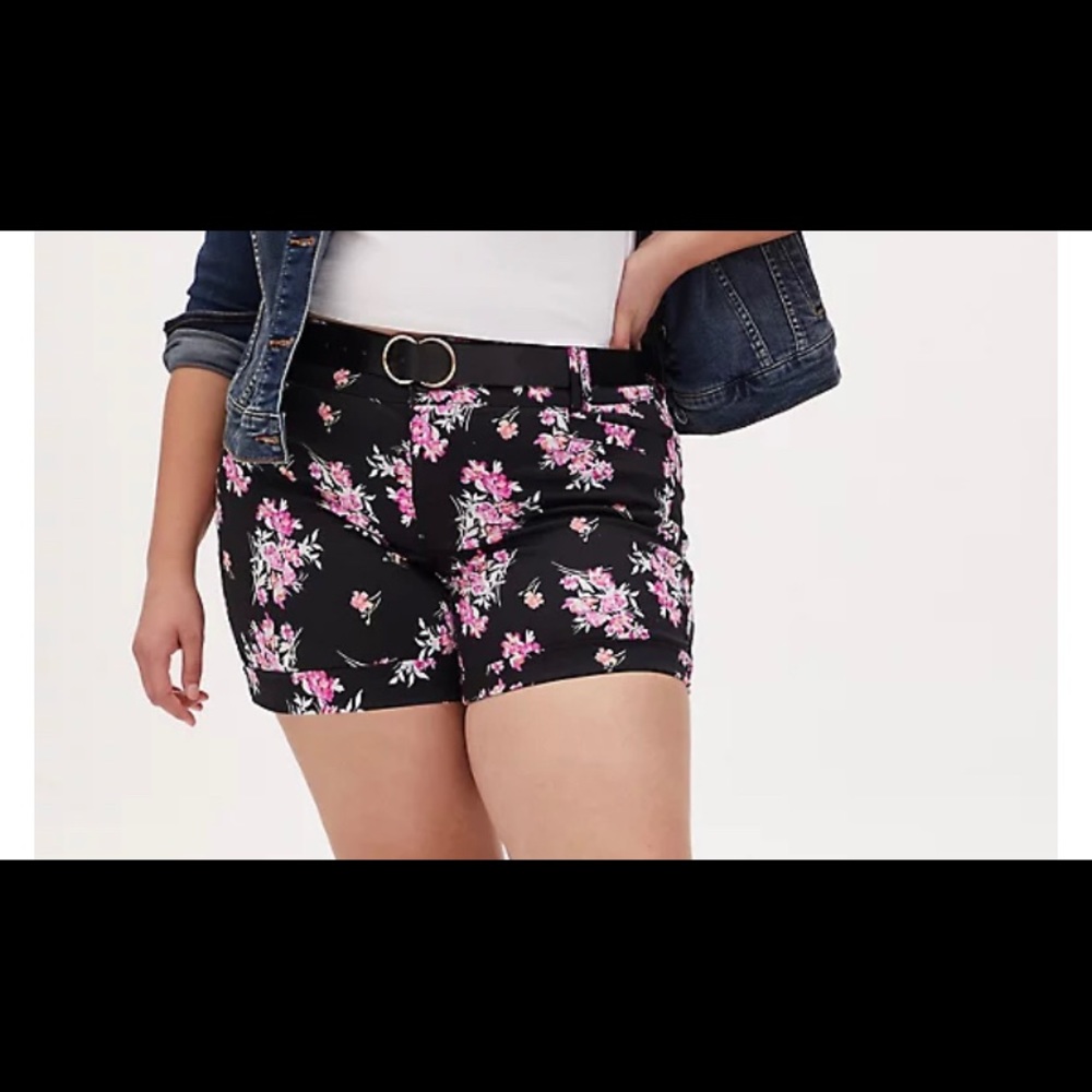 Torrid Mid Short Sateen Floral Black, NO BELT, Size 16